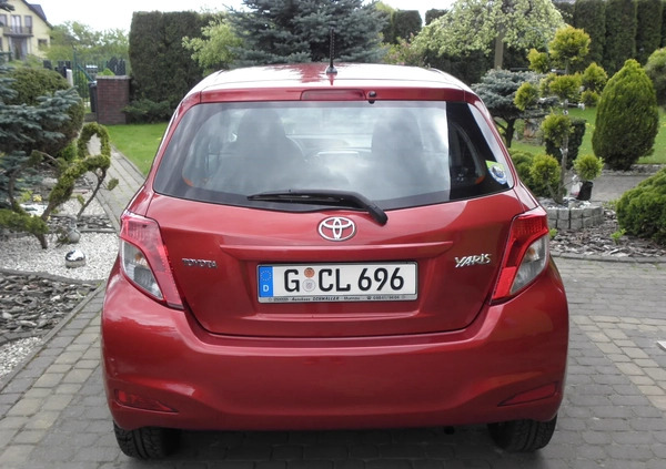 Toyota Yaris cena 28900 przebieg: 100000, rok produkcji 2011 z Lipno małe 56